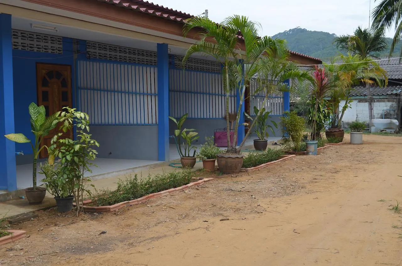 Blue House Bungalow Ko Lanta ゲストハウス