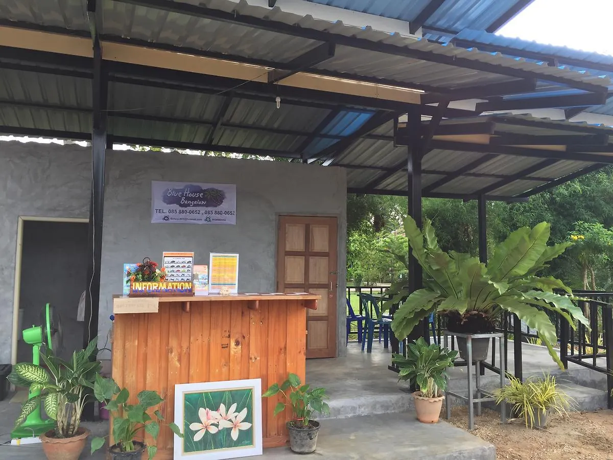 Blue House Bungalow Ko Lanta ゲストハウス